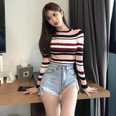 Suéter fino de punto a rayas de colores